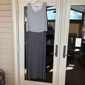 St. John's Bay Monochrome Geometric Maxi Dress. Size 1X. INV25/322